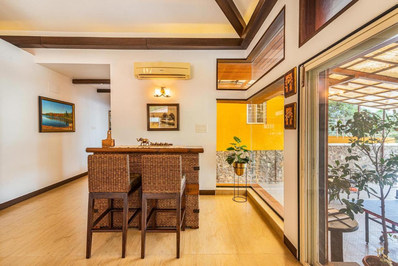 Ekam Lake House By Stayvista With Mountain & Lake Views, Outdoor Jacuzzi, Sauna, Modern Amenities & Kitchen Garden Pune Exterior foto
